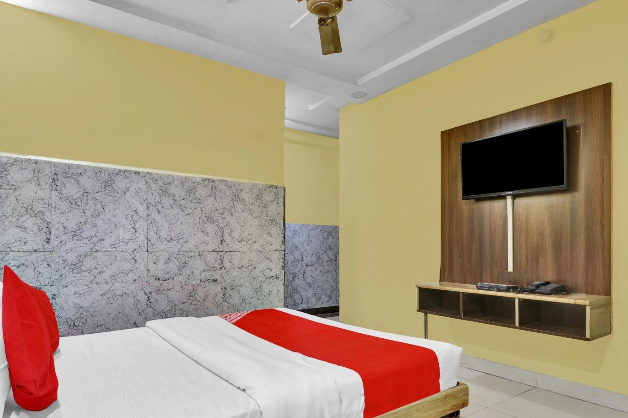 Capital O Royal Inn Near Laskar Гвалиор Экстерьер фото