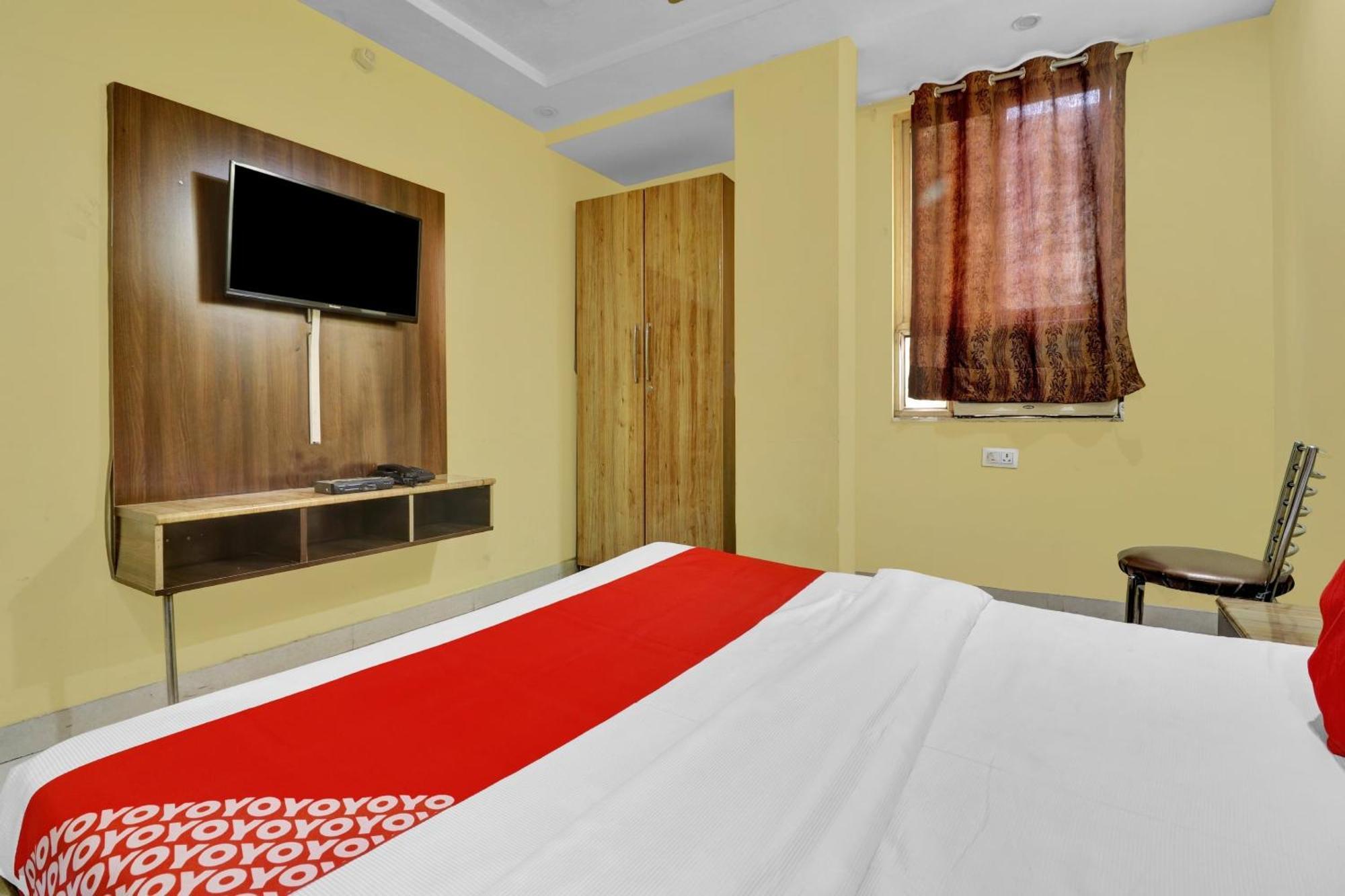 Capital O Royal Inn Near Laskar Гвалиор Экстерьер фото